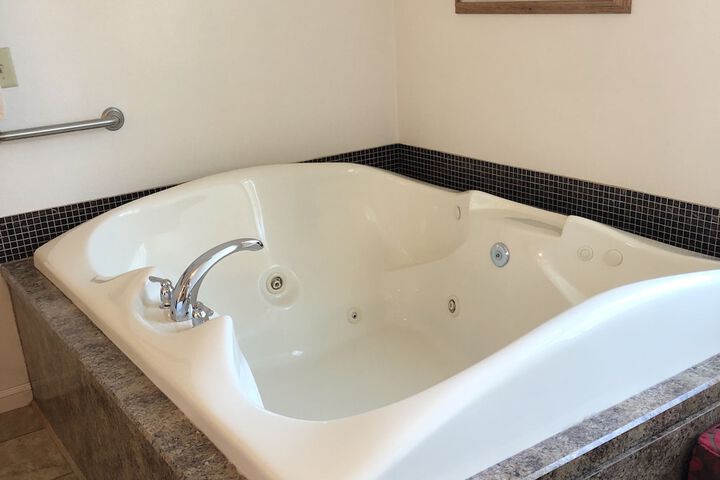 Hot Tub 36 of 51