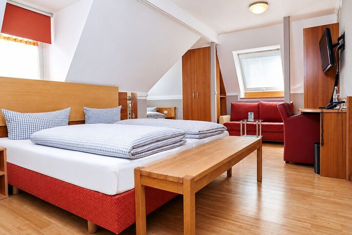 Room 9 of 21