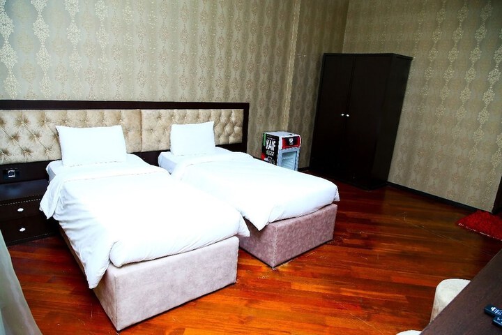 Room 4 of 38