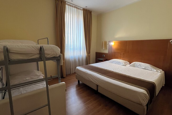 Room 92 of 233