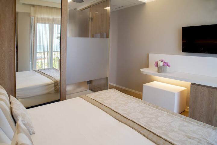 Room 37 of 99