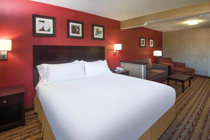 1 King Bed (5 of 17)