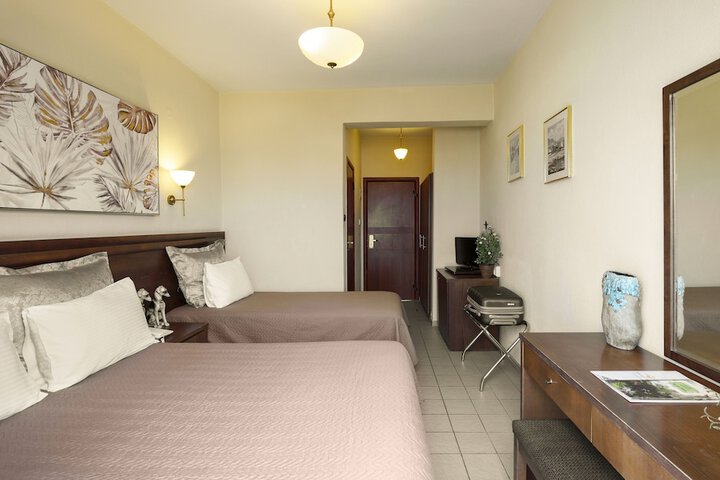 Room 32 of 71