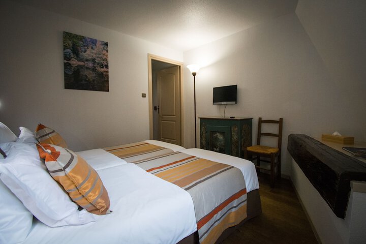 Room 11 of 25