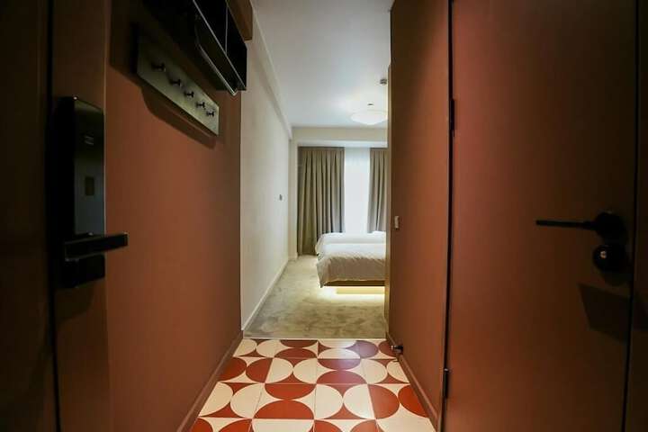 Room 4 of 19