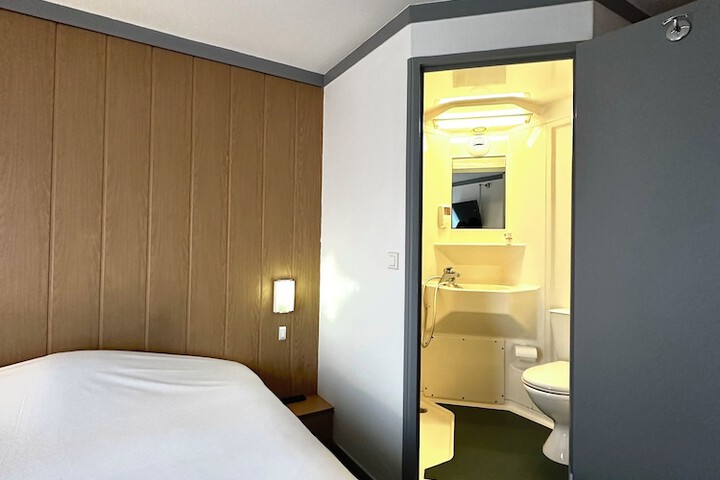 Room 14 of 22