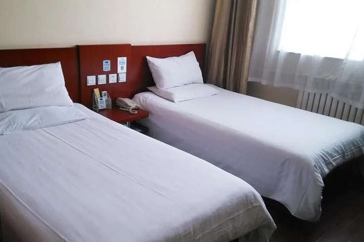 Room 7 of 10