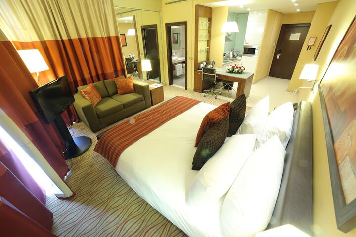 Room 32 of 76