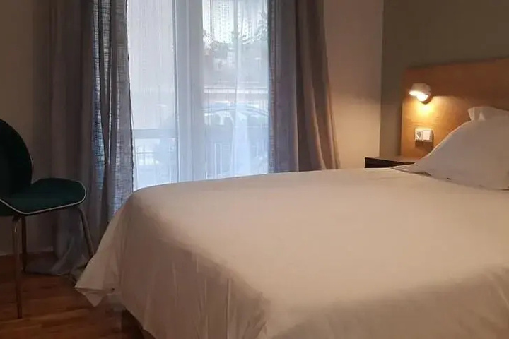 Room 2 of 18