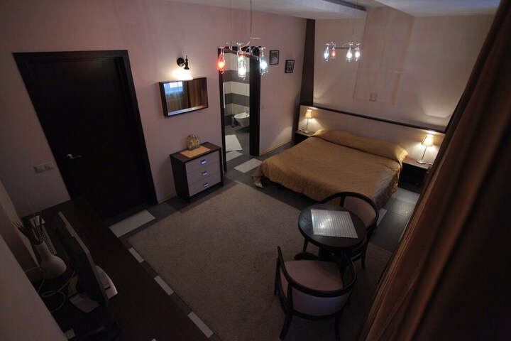 Room 7 of 42