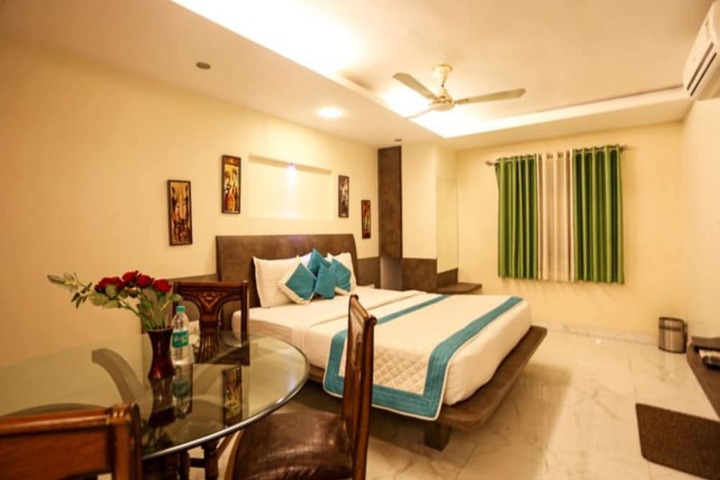 Room 3 of 16