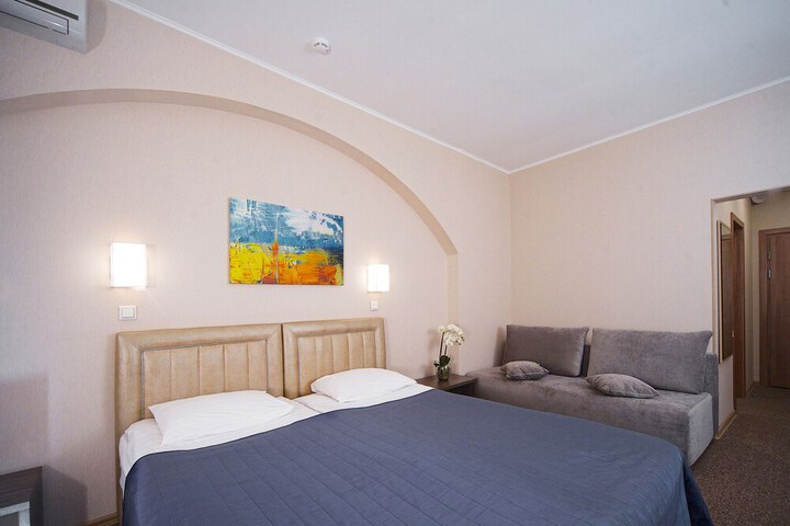 Room 3 of 116