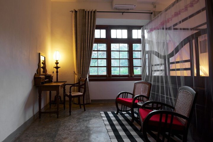 Room 13 of 80