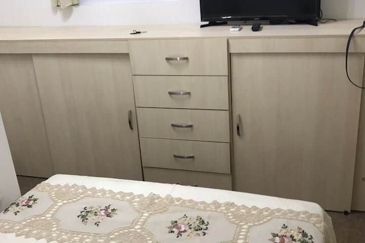 Room 2 of 28