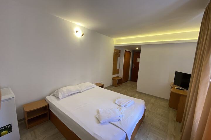 Room 2 of 27