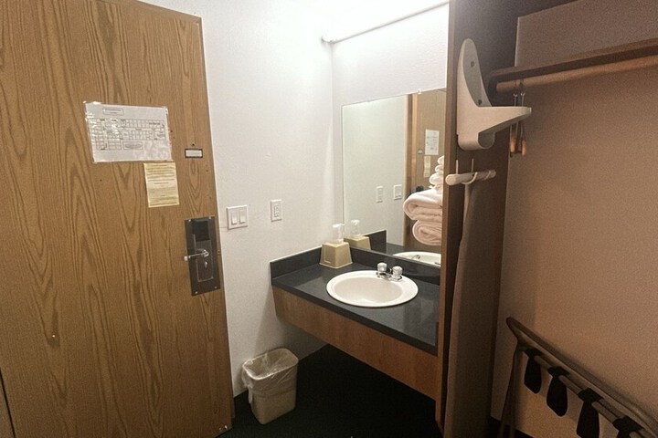 Room 37 of 49