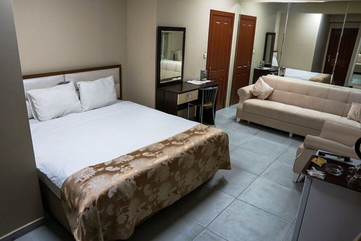 Room 11 of 37
