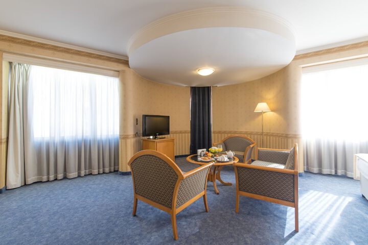 Room 22 of 82