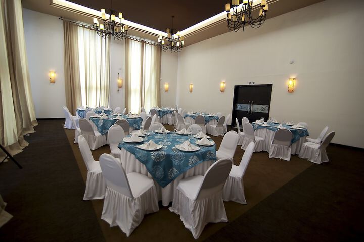 Ballroom/Hall 81 of 97