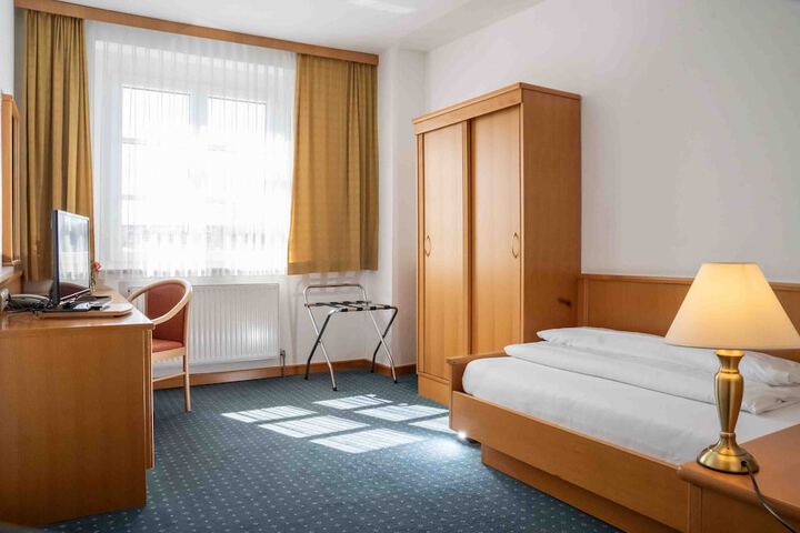 Room 6 of 20