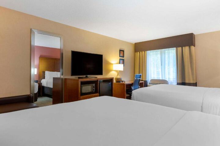 2 Queen Beds (4 of 10)