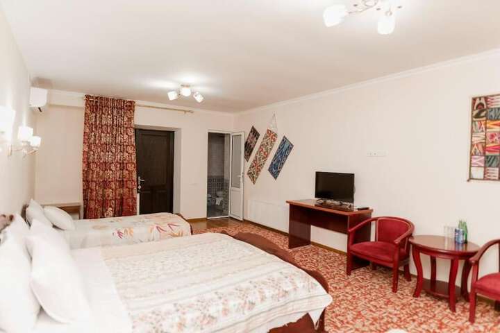 Room 4 of 20
