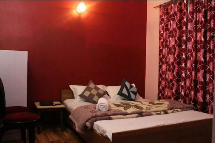 Room 3 of 8
