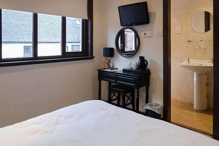 Room 15 of 34