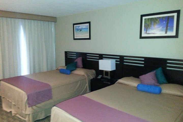2 Queen Beds (6 of 11)
