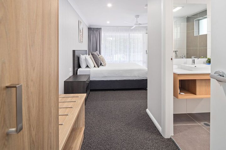 Room 6 of 37