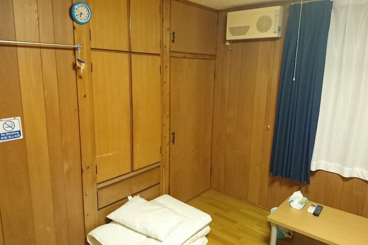 Room 14 of 65