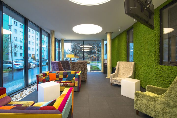 Entrance & Lobby