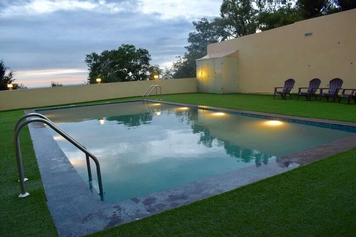 Pool 9 of 17
