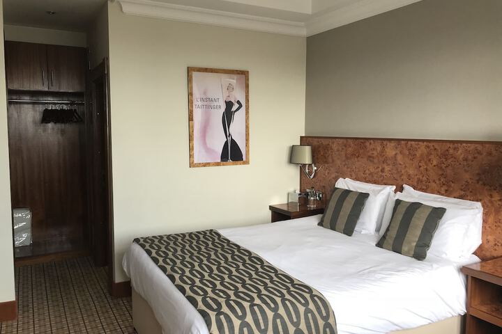 Room 4 of 72