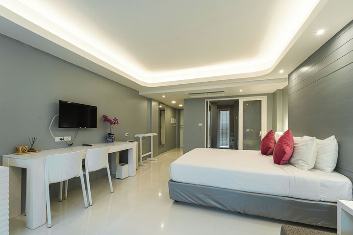Room 26 of 170