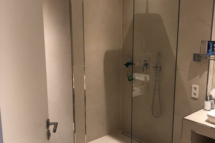 Room 49 of 62