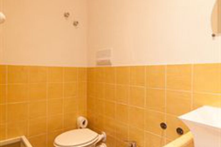 Room 7 of 71