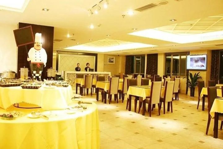 Dining 15 of 17