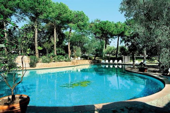 Pools & Facilities