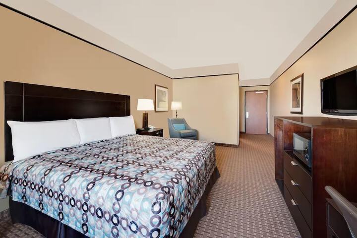 Room 4 of 13