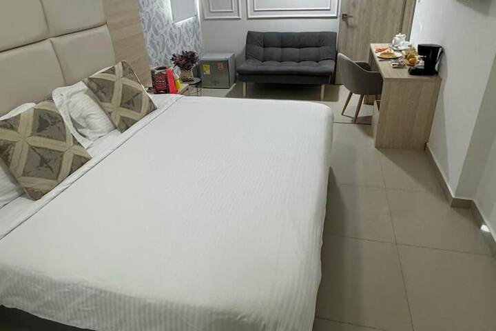 Room 14 of 18