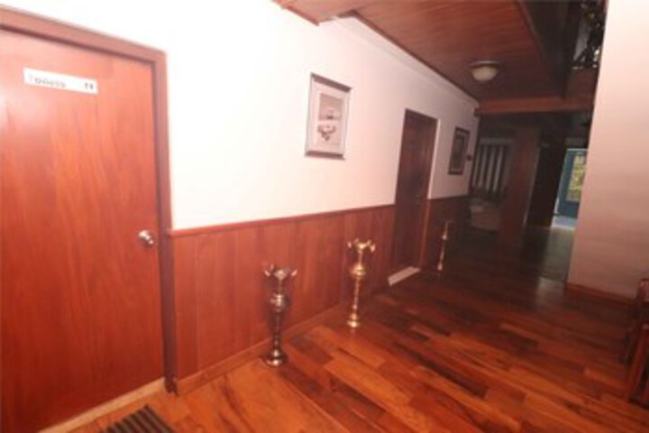 Ballroom/Hall 14 of 21