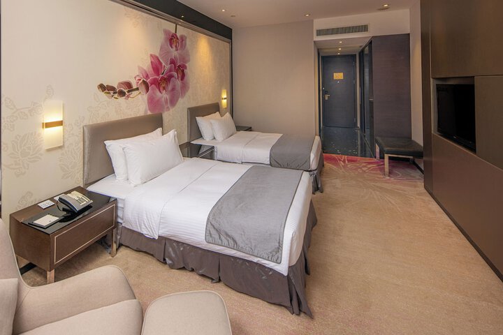 Room 6 of 72