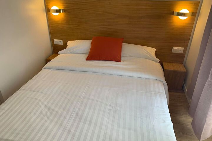 Room 3 of 18