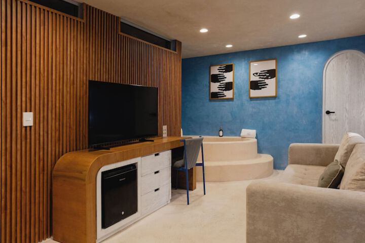 Room 16 of 51