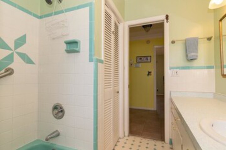 Room 6 of 38