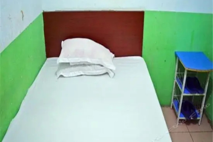 Room 4 of 7