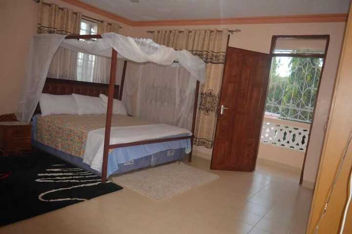 Room 8 of 34
