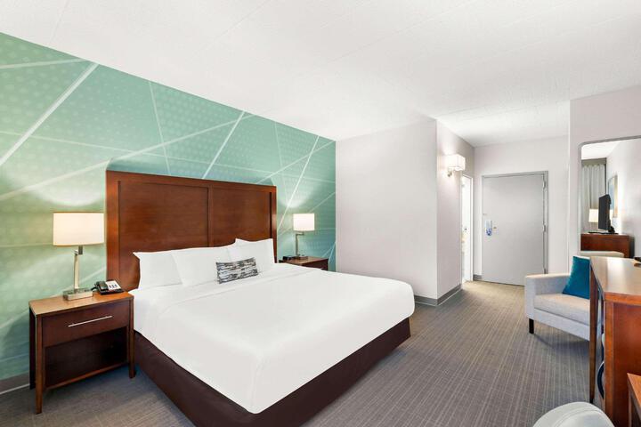 1 King Bed (8 of 13)