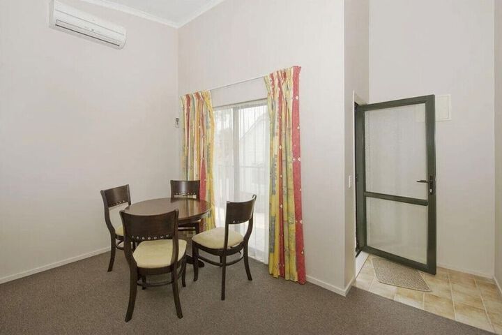 Room 4 of 7